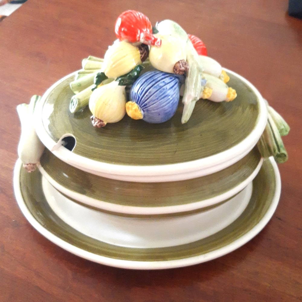 🍂🍁3pc. Soup Tureen
